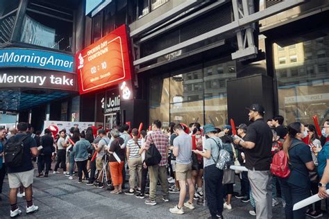Jollibee Times Square Now Open To Serve You