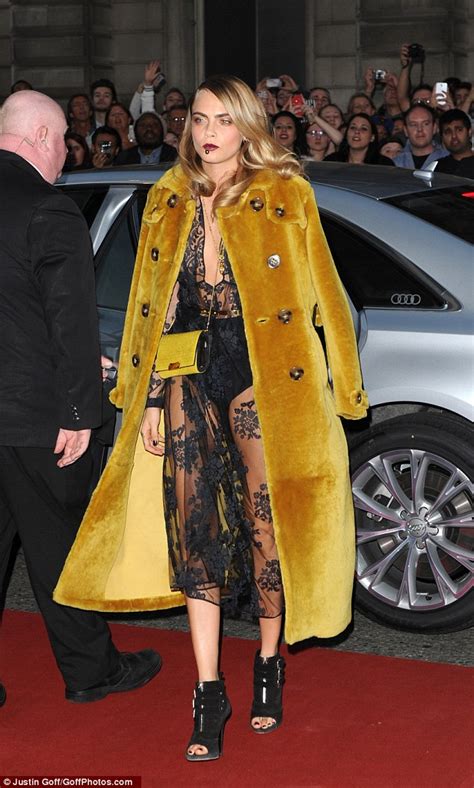 Cara Delevingne Takes A Tumble At The Gq Men Of The Year Awards 2014 Daily Mail Online