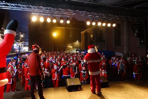 Meer Dan 600 Goedgemutste Kerstmannen En Vrouwen Voor Santa Walk Sint Niklaas Hln Be