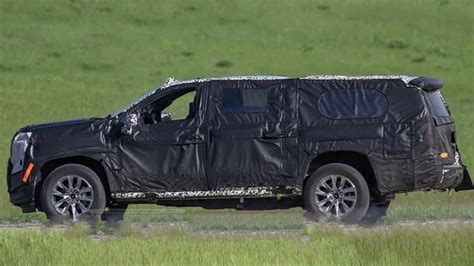 Woow 2020 Chevy Suburban Spy Shots Reveal A Shocking Suspension