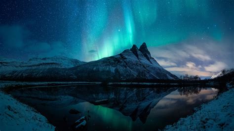2560x1440 Aurora Borealis Mountain Reflection 1440p