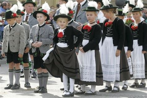 Oktoberfest Fun In Munich Traditional Outfits Traditional Clothing