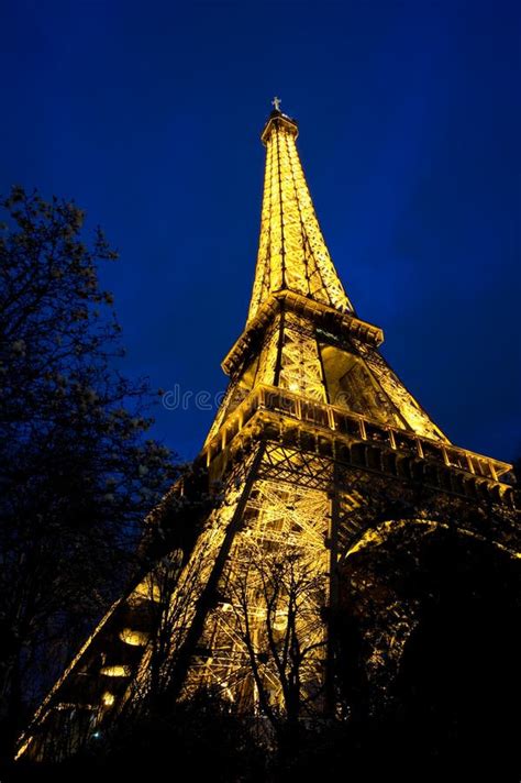 Eiffel Tower At Dusk Editorial Photography Image Of Paris 21025602