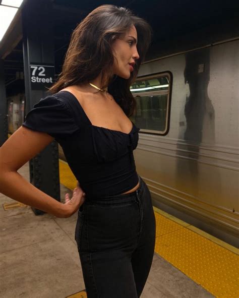 Eiza Gonzalez Significant Cleavage In Subway 9 Photos The Fappening