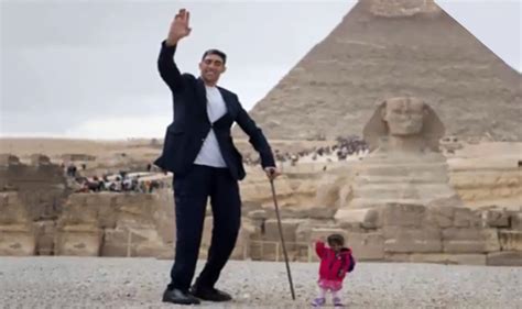 Worlds Tallest Man Meets Worlds Shortest Woman In Egypt Buzz News