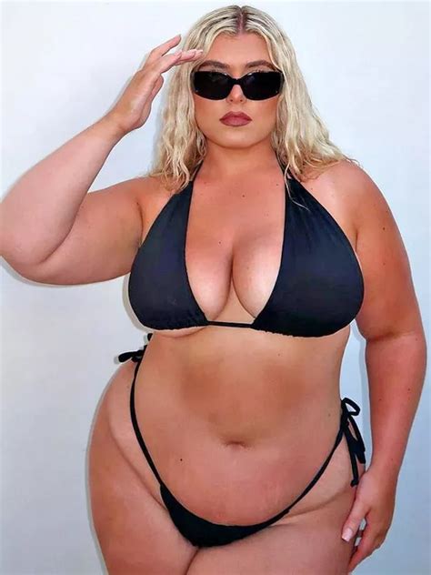 Plus Size Model Calls Herself A Fat Babe As She Flaunts Tummy In