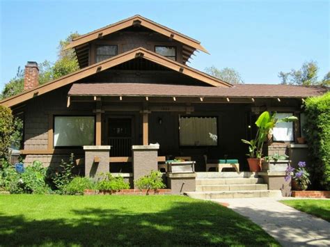 A Handsome Shake Sided Airplane Bungalow Located In Pasadena Ca