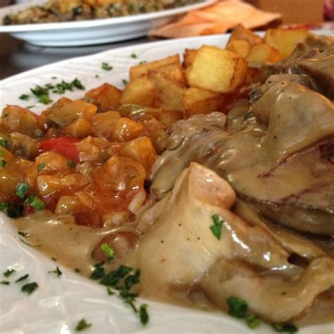 Solomillo en salsa de setas silvestres en El Mesón El Portón en