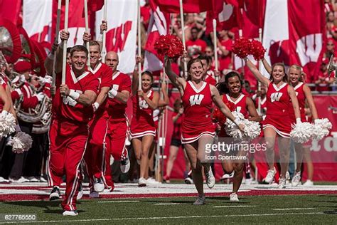 Badger Cheerleaders Photos And Premium High Res Pictures Getty Images