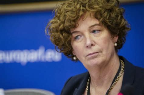 Petra de sutter ist damit gleichzeitig auch die erste ministerin in europa, die offen transgender ist. Petra de sutter - Dago fotogallery