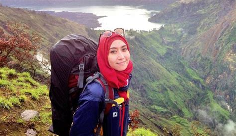 Tips Bagi Wanita Berjilbab Yang Akan Pertama Kali Mendaki Gunung My