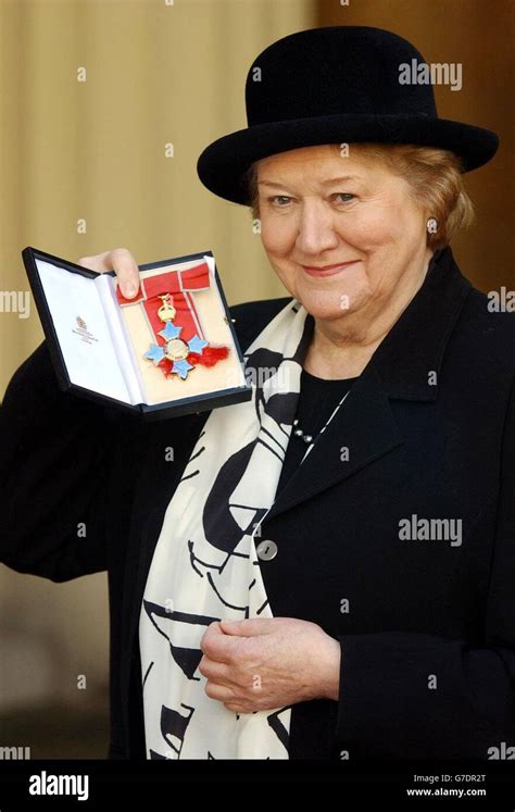 Actress Patricia Routledge Who Played Tvs Shameless Social Climber