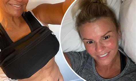 Kerry Katona Shows Off Her Abs After Gaining 15 Stone In Lockdown Daily Mail Online