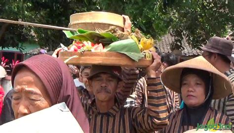 Tradisi Wiwitan Ritual Syukuran Panen Melimpah Jagad Tani Petaninya
