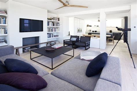 Manhattan Beach House Features Clean and Bright Scandinavian Expression