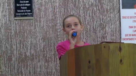 Menina Louvando Na Igreja Pentecostal Poder De Deus Youtube