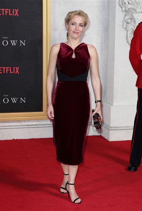 Gillian Anderson The Crown Tv Series Premiere In London 1101 2016