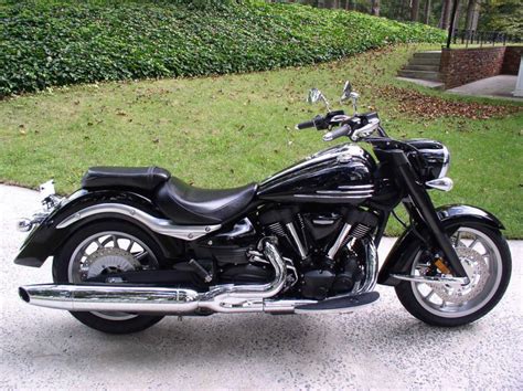 He has pampered this motorcycle. 2006 Yamaha Roadliner MIDNIGHT Cruiser for sale on 2040motos