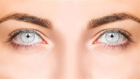 Tips To Make Your Eyes Look Brighter