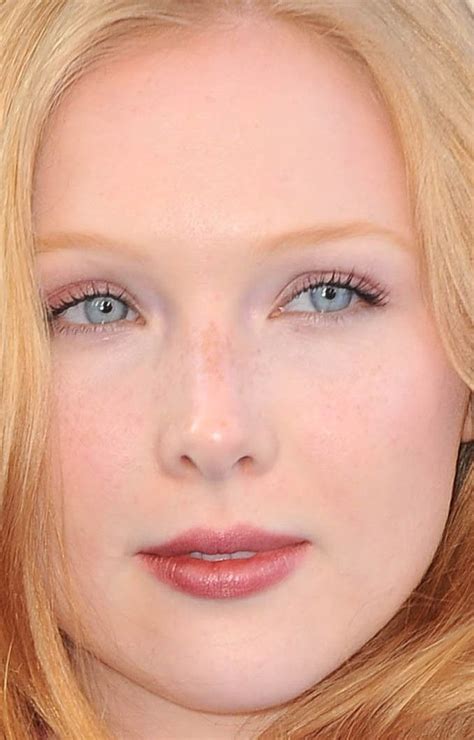 Close Up Of Molly Quinn At The Premiere Of Wonder Woman Beautiful Freckles Beautiful