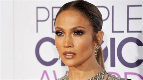 How To Replicate Jennifer Lopez S Makeup Routine