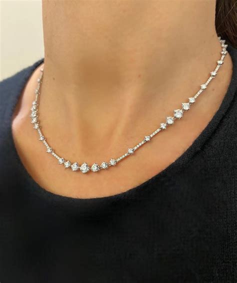 Pin By Sofia On Diamonds Jewelry Necklace Simple Diamond Pendants