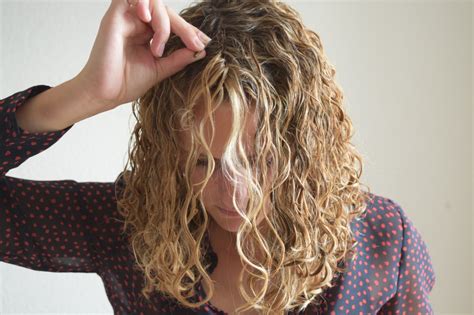 Toppers have been designed to add volume to the top, or crown, of the head without the need to wear a full wig. Get more root volume - clipping curly hair with bobby pins