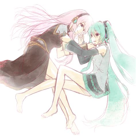 Hatsune Miku And Megurine Luka Vocaloid Drawn By Hijikihijikini