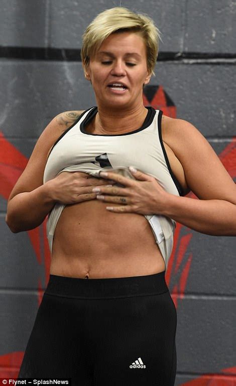 Kerry Katona Flashes Her Stomach During Gruelling Workout Daily Mail Online