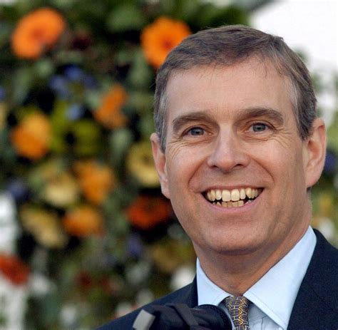 See the latest news on prince andrew and his daughters princess beatrice and eugenie, as well as the ongoing jeffrey epstein investigation. Sohn der Queen: Prinz Andrew, kein Liebling des Volkes ...