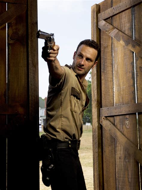 How To Accessorize Like Rick Grimes The Walking Dead Tv Style Guide