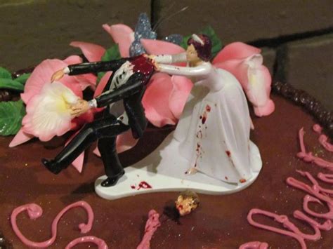 Blood Murder And Black Icing Divorce Cakes Kick Wedding Cake Ass