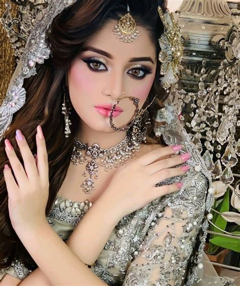 Pin By Neha Sultana On °♥️° Pakistani Bridal Makeup Bridal Beauty Salon Bridal Photoshoot