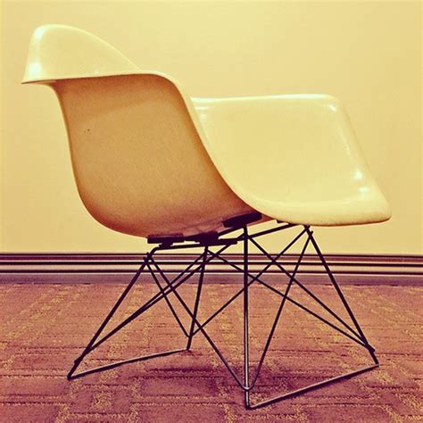 How Charles And Ray Eames Shell Chair Is Constructed In 12 S