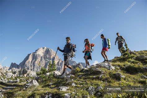 Friends Trekking In Mountains — Friendship Hiking Stock Photo