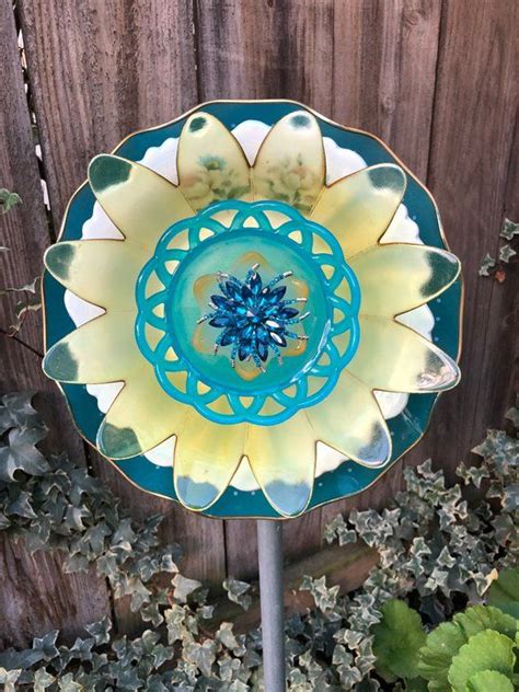 Glass Garden Art Glass Flower Plate Flower Vintage Glass Garden Decor Yard Art Daisy Etsy