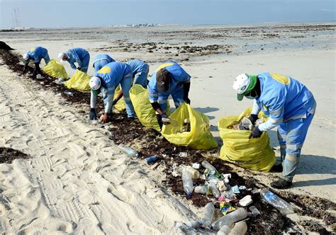 Qatar Launches Two Month Beach Cleaning Campaign Doha News Qatar