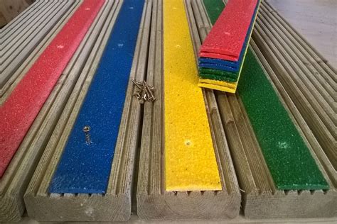 Pack Of 20 Multicoloured Anti Slip Decking Strips 50mm X 1000mm Red
