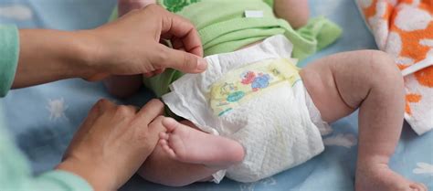 How To Change A Babys Nappy Pampers