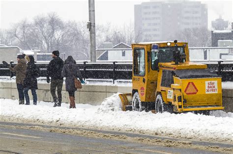 Toronto Says It Wont Be Clearing Snow From Downtown Sidewalks This Winter