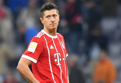 Latest robert lewandowski news including goals, stats and injury updates for bayern munich and poland striker plus transfer links and more here. Man United Robert Lewandowski transfer boost from Real Madrid