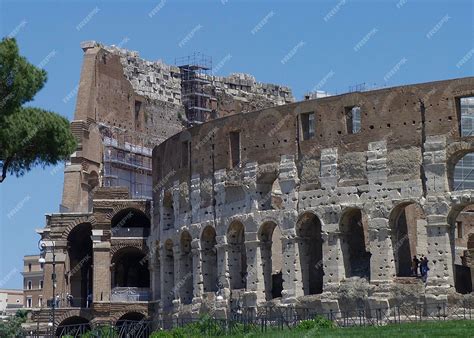 O Coliseu De Roma O Maior Anfiteatro Antigo Já Construído é Um