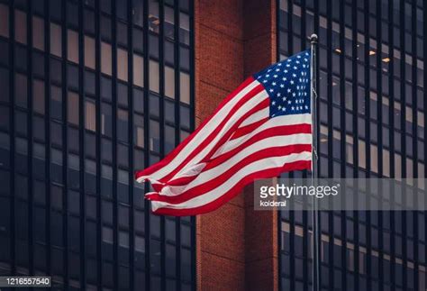 American Flag Office Building Stock Fotos Und Bilder Getty Images
