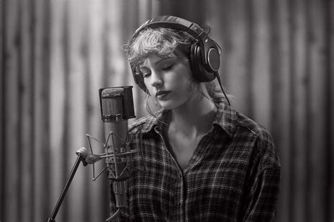 Taylor Swifts Folklore Session On Disney Plus Review Rolling Stone