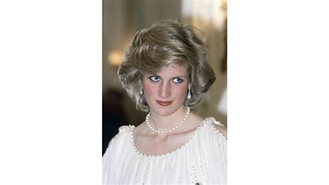 Rare Photos Of Unrecognisable Princess Diana Without Her Signature
