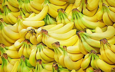 4k Free Download Banana Mountain Fruits Ripe Bananas Bunch Of