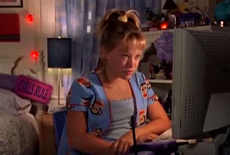 Iconic Lizzie McGuire Hairstyles From The Very First Episode Lizzie Mcguire Lizzie