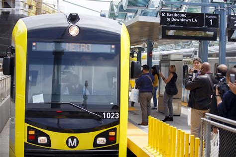 Las Metro Flirts With Fare Free Public Transit Bloomberg