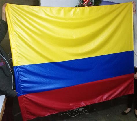 High quality bandera de colombia gifts and merchandise. Bandera De Colombia Grande Satinada Con Bolsillo Para Asta ...