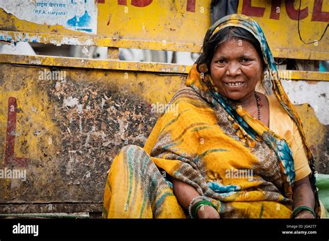 Frauen Am Markt Dorf Indien Fotos Und Bildmaterial In Hoher Auflösung Alamy